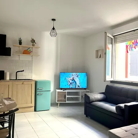 Cozy And Bright Azur In Apartamento Carcassonne